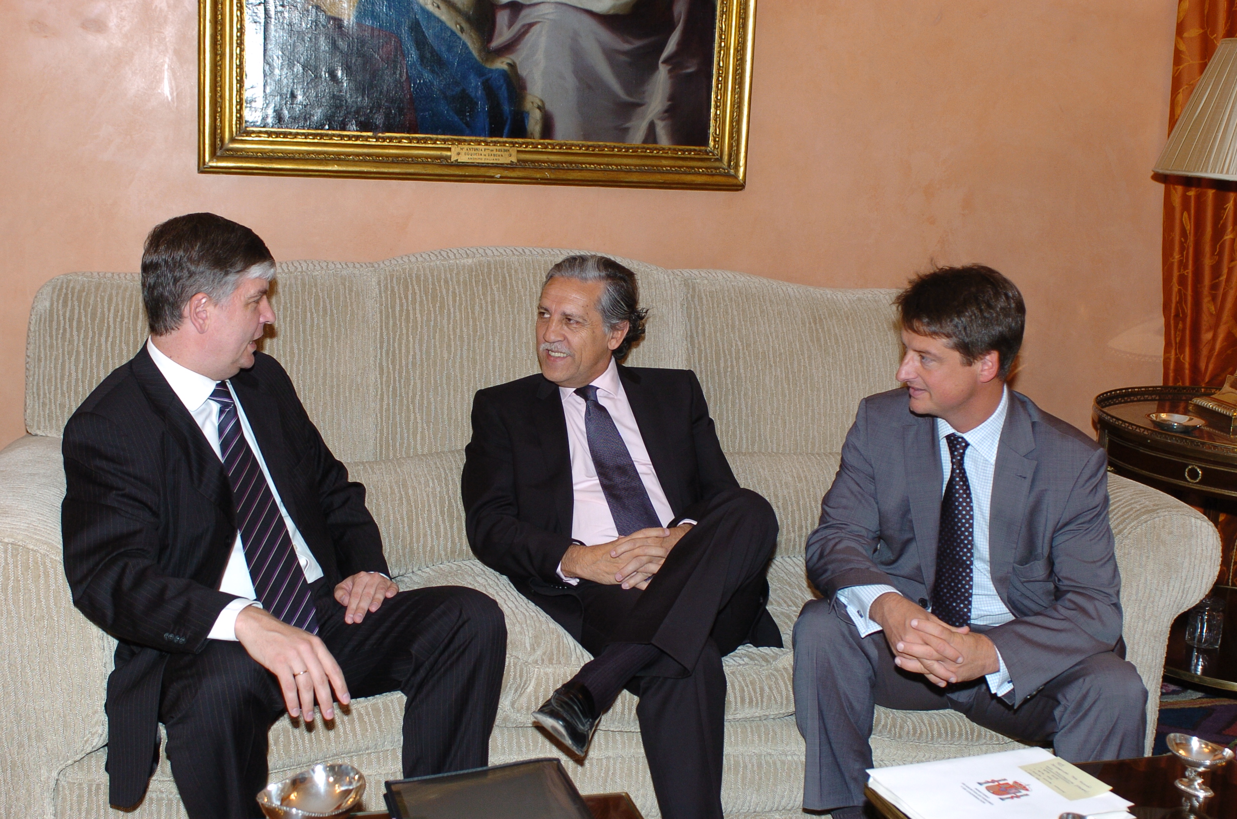 Diego López Garrido, junto a sus homólogos belga y húngaro